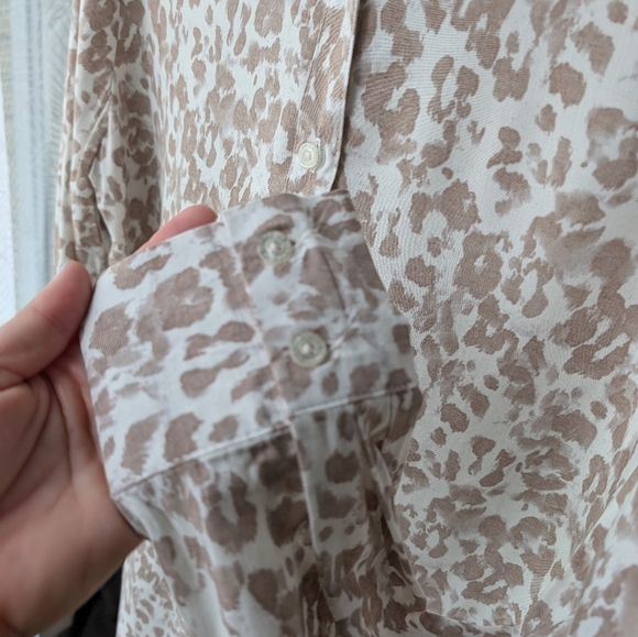 89.Nwt Calvin Klein Leopard Print Button-Up Blouse - Picture 3 of 5